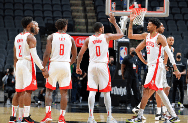 伤病来袭！火箭再战马刺只剩8人能上场？考辛斯右踝酸痛难以出赛