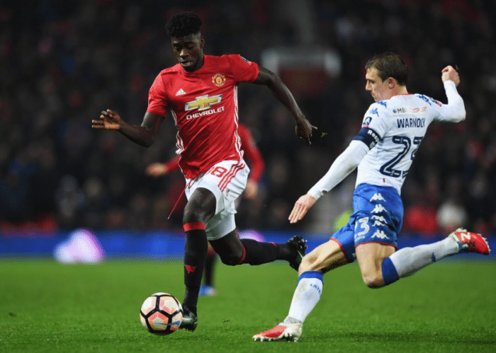 随队记者：曼联天才铁卫欲离队！穆帅曾将其和费迪南德对比！