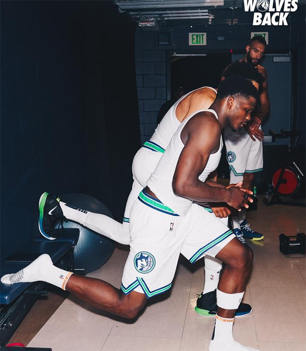 掘金中场表演引争议 森林狼球员回应强硬