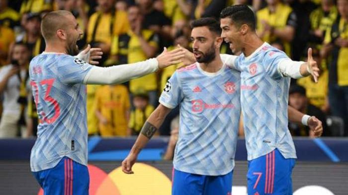 曼联卡洛斯25万周薪续约已谈妥！宣布解雇经纪人，由父亲负责操作