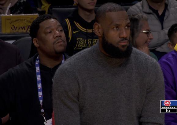 湖人被倒数第一打17比4，单节丢37分落后7分，浓眉2中0只罚球拿分