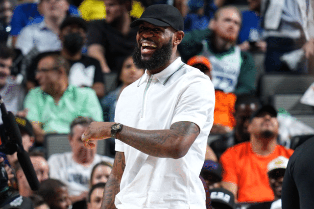 詹皇左踝扭伤缺战爵士！再打3场才能争得分王 浓眉小概率复出