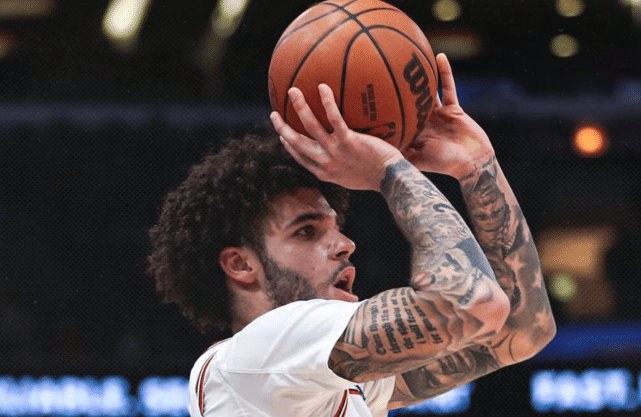 4年8500万真值！球哥连续5场15+3三分！已成联盟顶级3D