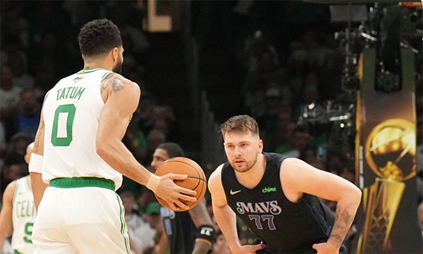 凯尔特人总决赛首战大胜独行侠 外界看好其夺冠但收视率下降