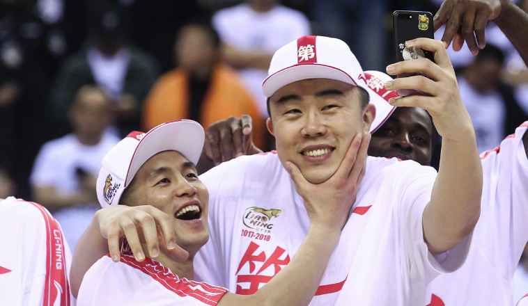 郭艾伦交易后韩德君的坚守与担当：新岗位推动篮球发展