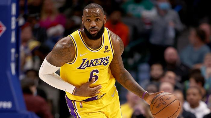 比中锋多，詹姆斯创造NBA伟大纪录，对手后悔说那番话了