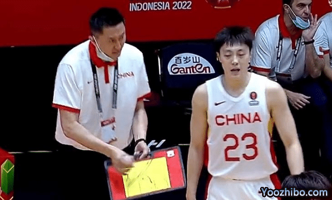 杜锋试验新阵型？4后卫+中锋，郭艾伦搭档胡明轩，世预赛有惊喜