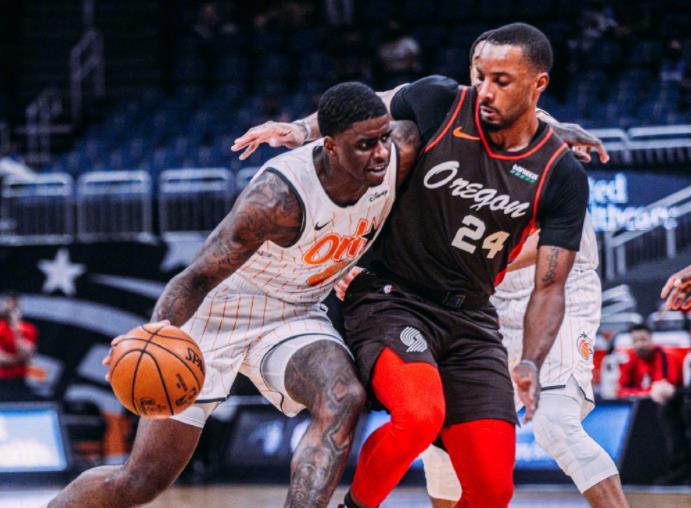 涉及种族歧视！利拉德公开表态，林书豪发声感谢，美女记者爆料