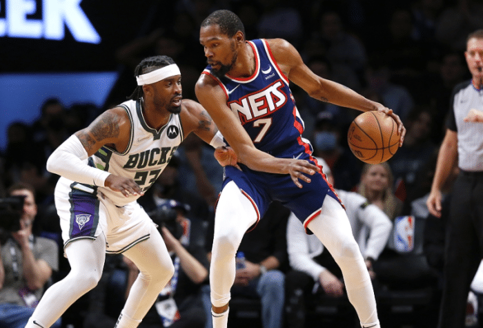 篮网雄鹿最后8秒神剧情！杜兰特两次错失绝杀，惜败后瘫倒在地太遗憾