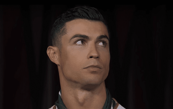 裁判无视！C罗假摔后痛苦申诉，塔利斯卡声援：世界最佳球员