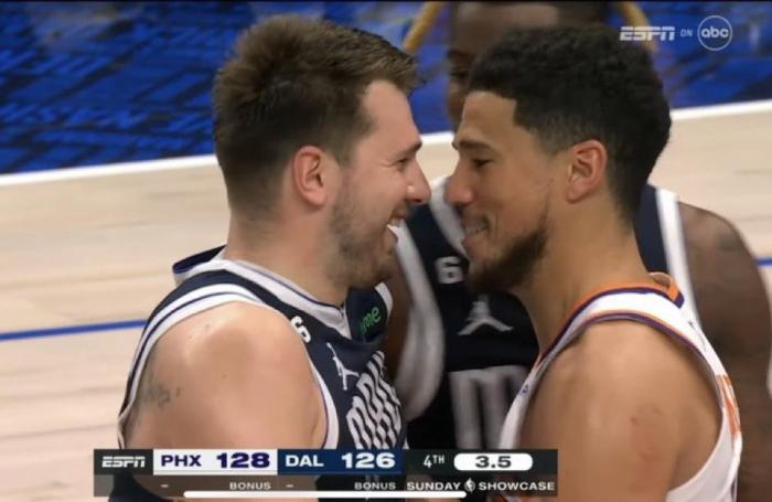 东契奇和布克互喷笑场：名记揭秘冲突原因 杜兰特劝架也跟着笑了