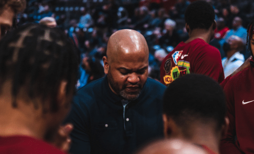 倒数第2掀翻东部第4，NBA大爆冷！全场沸腾狂欢，对手主帅绝望