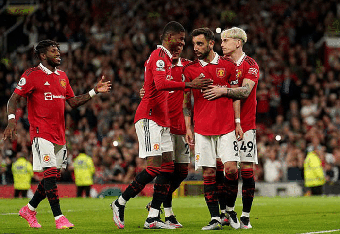 滕哈格游说曼联妖星续约，称下赛季进球不止30粒！曝利马回归日期