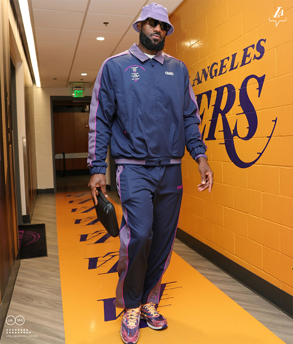 湖人官宣詹姆斯复出：养伤9天回归战西部倒一 提前入场再战文班亚马