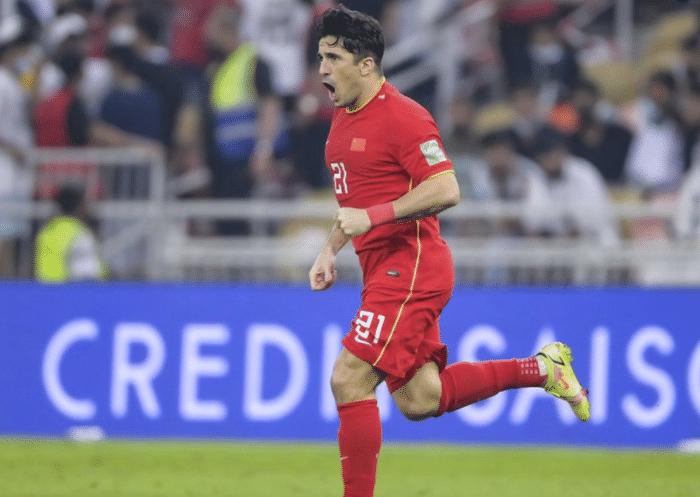 卡尔德克能救国足吗？沪媒三问李铁，黄健翔也发文质问，董路谈归化！