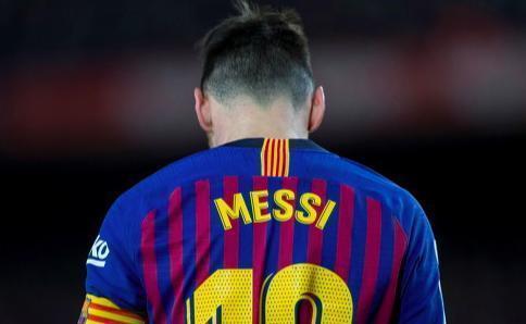 记者：梅西已搁置巴黎报价，正在尽全力留在巴萨