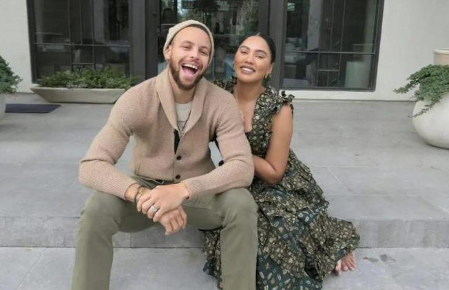 36岁库里官宣喜讯：第四个孩子诞生，再添一子 家庭美满