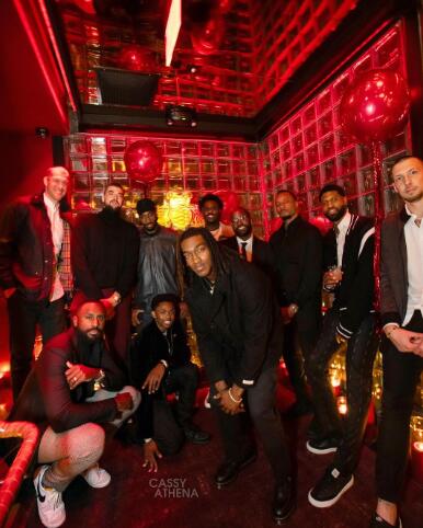 乔治举办狂欢派对曝光！小卡等多名快船球员合影：没有哈登威少身影