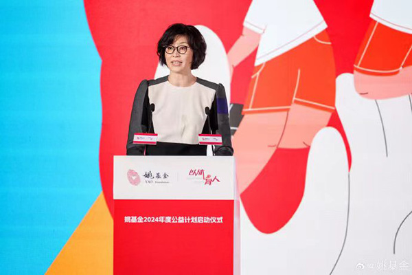 姚明妻子叶莉短发亮相北京岗位，李梦满怀期待