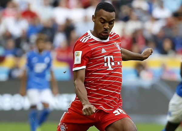 罗马诺：切尔西正在考虑在周五转会截止日之前求购曼城前锋帕尔默