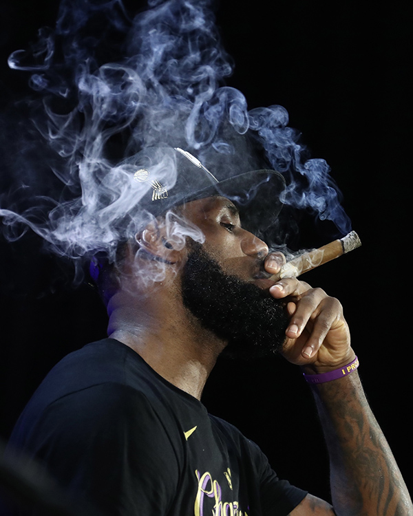 詹皇得分去掉扣篮上篮仍超库里等人 前队友：退役时将达到45000分