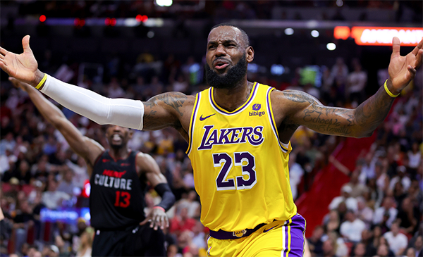 詹姆斯公开回应湖人热火裁判报告：胜负不是由最后2分钟所决定的