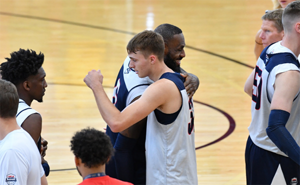 美国男篮备战巴黎奥运 陪练弗拉格惊艳众人