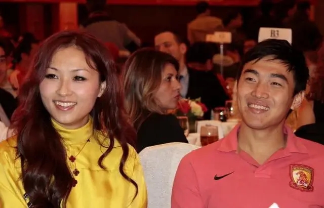 冯潇霆老婆背景有多强？冯潇霆老婆是谁？