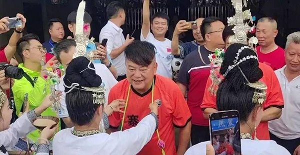 73岁港星陈百祥参加村超！发肺腑感叹：余生唯一愿望是国足进世界杯