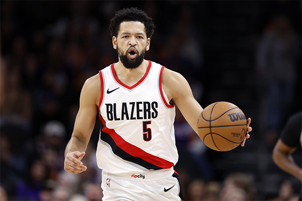 湖人队再添猛将：1米93新援两战砍高分，詹眉领衔豪华战舰