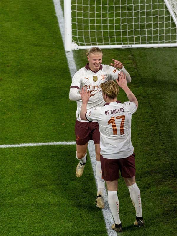 当世第1中场！德布劳内单场4次喂饼哈兰德，复出后12场11助冠绝曼城