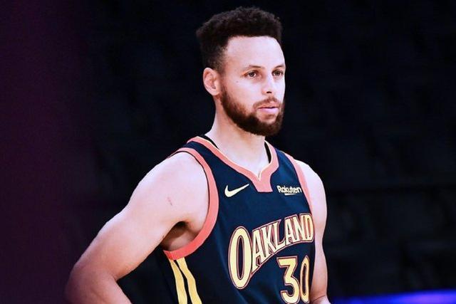 摔倒地上尾椎骨受伤，库里伤情如何？名记爆料小隐患或不容乐观