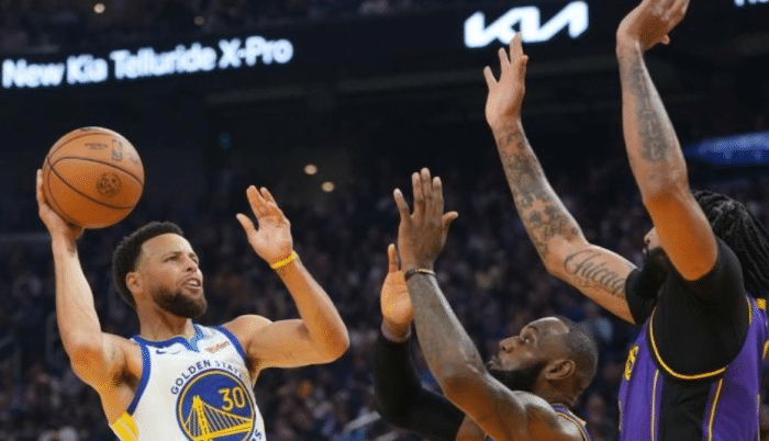 勇士揭幕战打爆湖人：库里33+4断攻防一体 领戒指创队史第一纪录