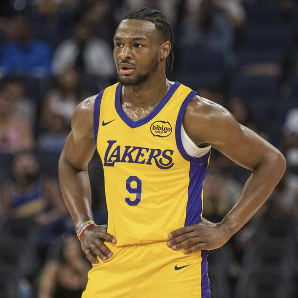 布朗尼夏联首秀仅得4分 他该如何突破？