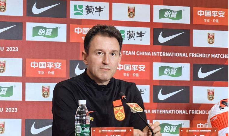 扬科维奇为何不卸任男足？看他回国举动秒懂