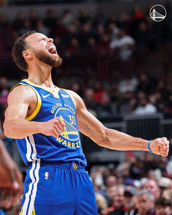 勇士水花57+13三分大爆发：汤神导演勇三疯 库里接管末节疯狂庆祝