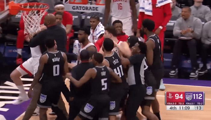 NBA火爆冲突：火箭国王4人遭驱逐 格林和泰特擅离替补席或遭禁赛