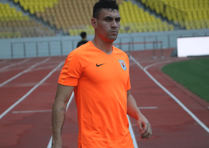 泰山队10号生日快乐，34岁面临生涯新的抉择，他的敬业感动球迷