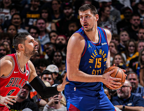 约基奇28+16+9夺回西部第一：单节13+9统治比赛 又添冲MVP筹码