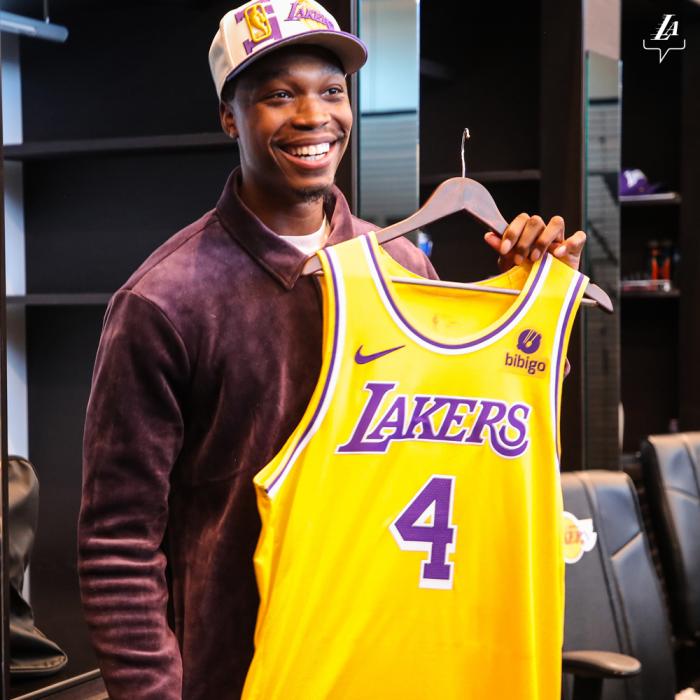 湖人官宣再签2人！新援公开索要首发 詹皇领衔16人名单或引援欧文