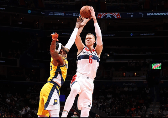 奇才交易做对了！波尔津吉斯首秀21分钟25分，追身封盖引欢呼