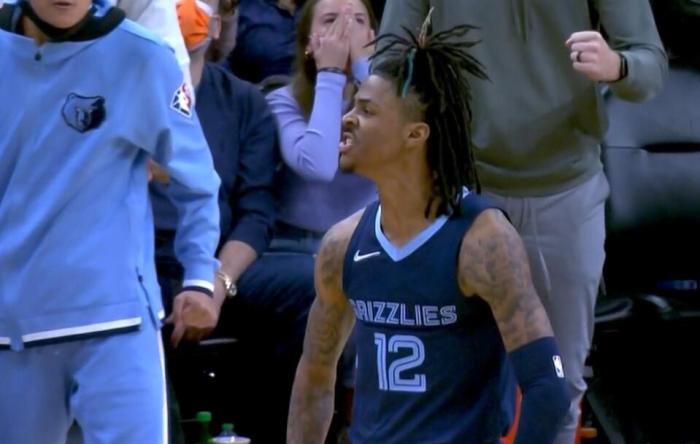 22岁新星封神，逆天滞空反绝杀！霸气怒吼庆祝，保罗布克看懵了