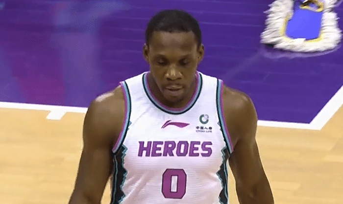 5首发3人0分！小丁哈德森状态不佳，山东首节三分9投1中