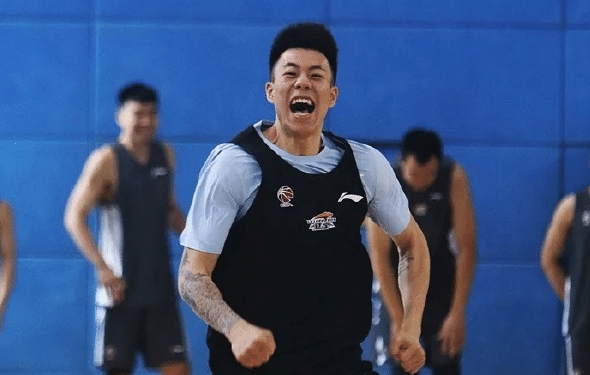 强势归来！张镇麟又壮了，横冲直撞如坦克，训练师：把我撞飞了