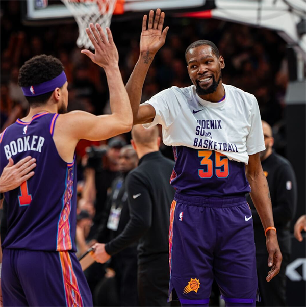 太阳三巨头62分合体首胜：杜兰特两双比尔仅6分 杜布咧嘴笑太开心