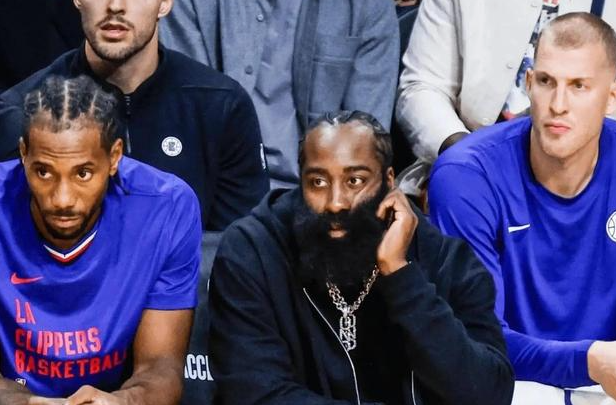 小卡膝盖手术震惊众人，专家预测缺阵引担忧