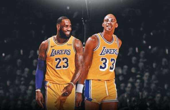 詹皇超越名宿破纪录，44152分历史第一人！正式加冕历史总得分王