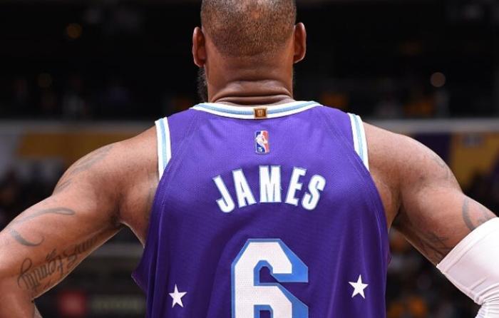 37岁詹皇三分神了，历史新高！完爆哈登杜兰特，湖人别耽误他了