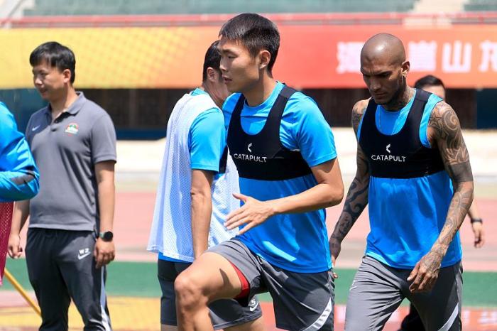 见钱眼开，名记大骂中超河南队叛徒：这货不该留