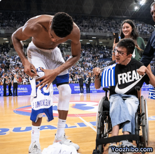 字母哥最新赛场特写照，肌肉线条如此夸张，天赋肉眼可见